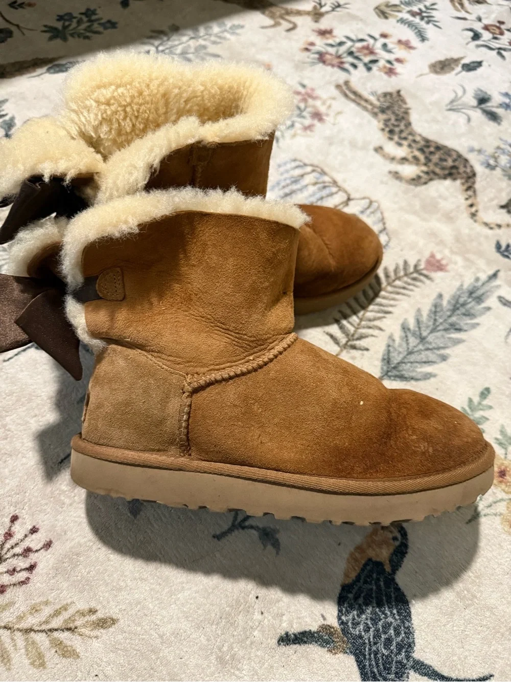 UGG mini bailey bow Cream Sheepskin-Lined Slippers size 8